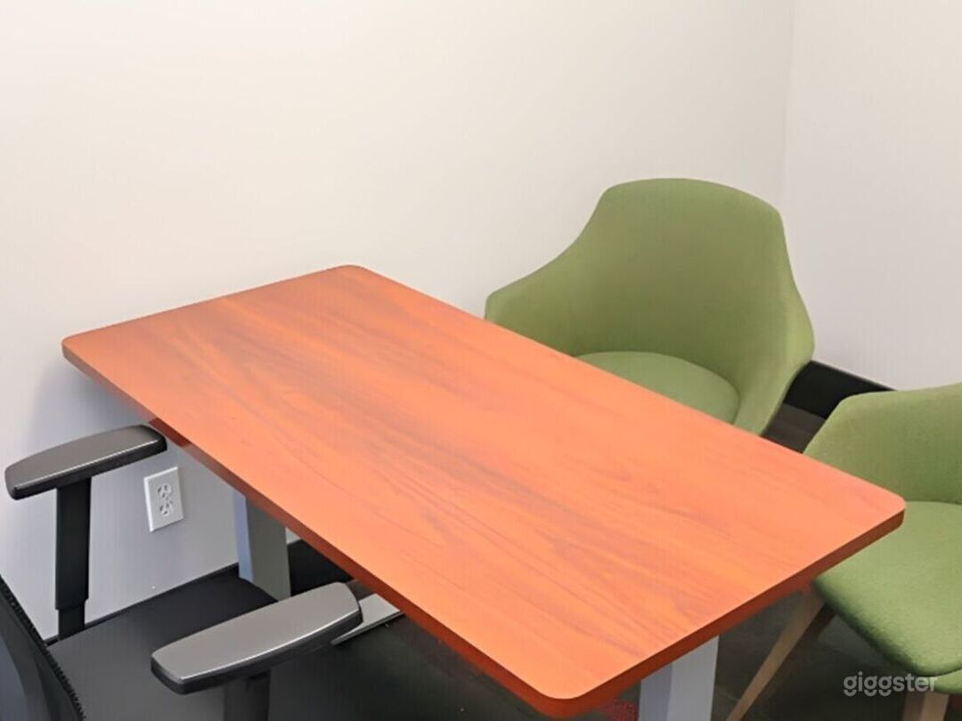 Modern 3-Seater Private Office Photo 3
