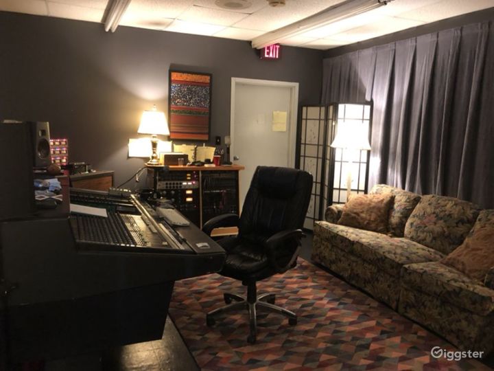 Spacious Studio in Nashville Photo 3