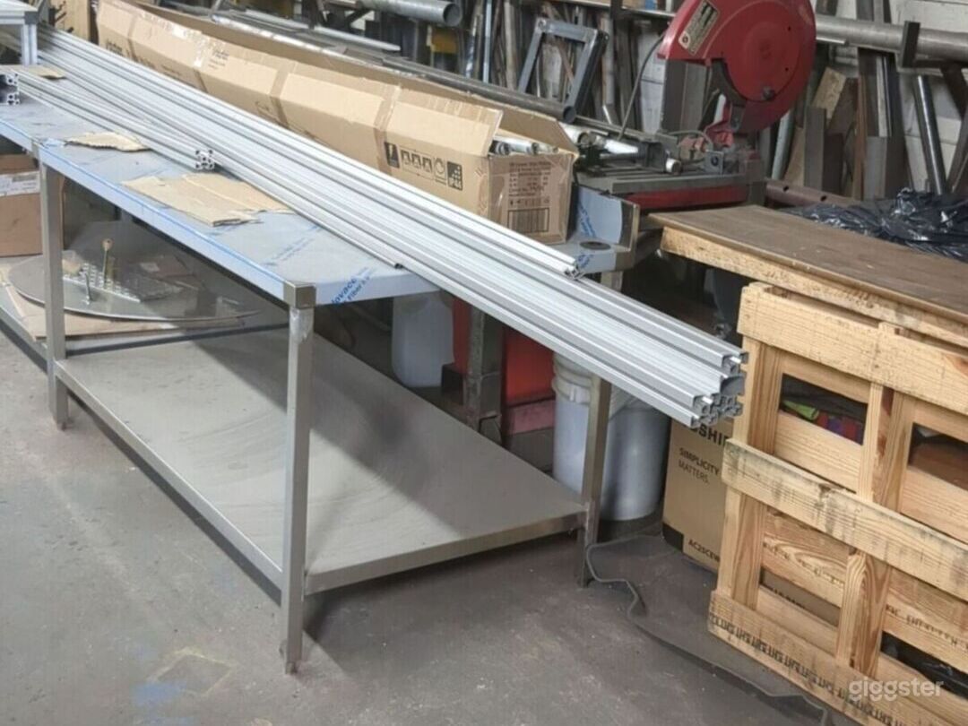 Versatile Industrial Machine Shop Rent this location on Giggster