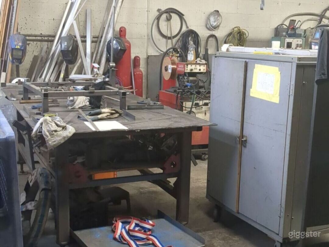 Versatile Industrial Machine Shop Rent this location on Giggster