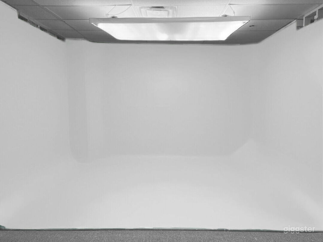  Studio with a white backdrop 