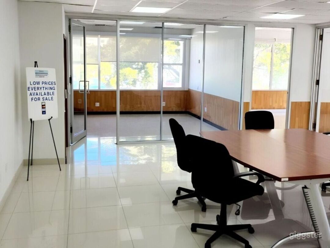 Bright Glass Office space in Miami Photo 4