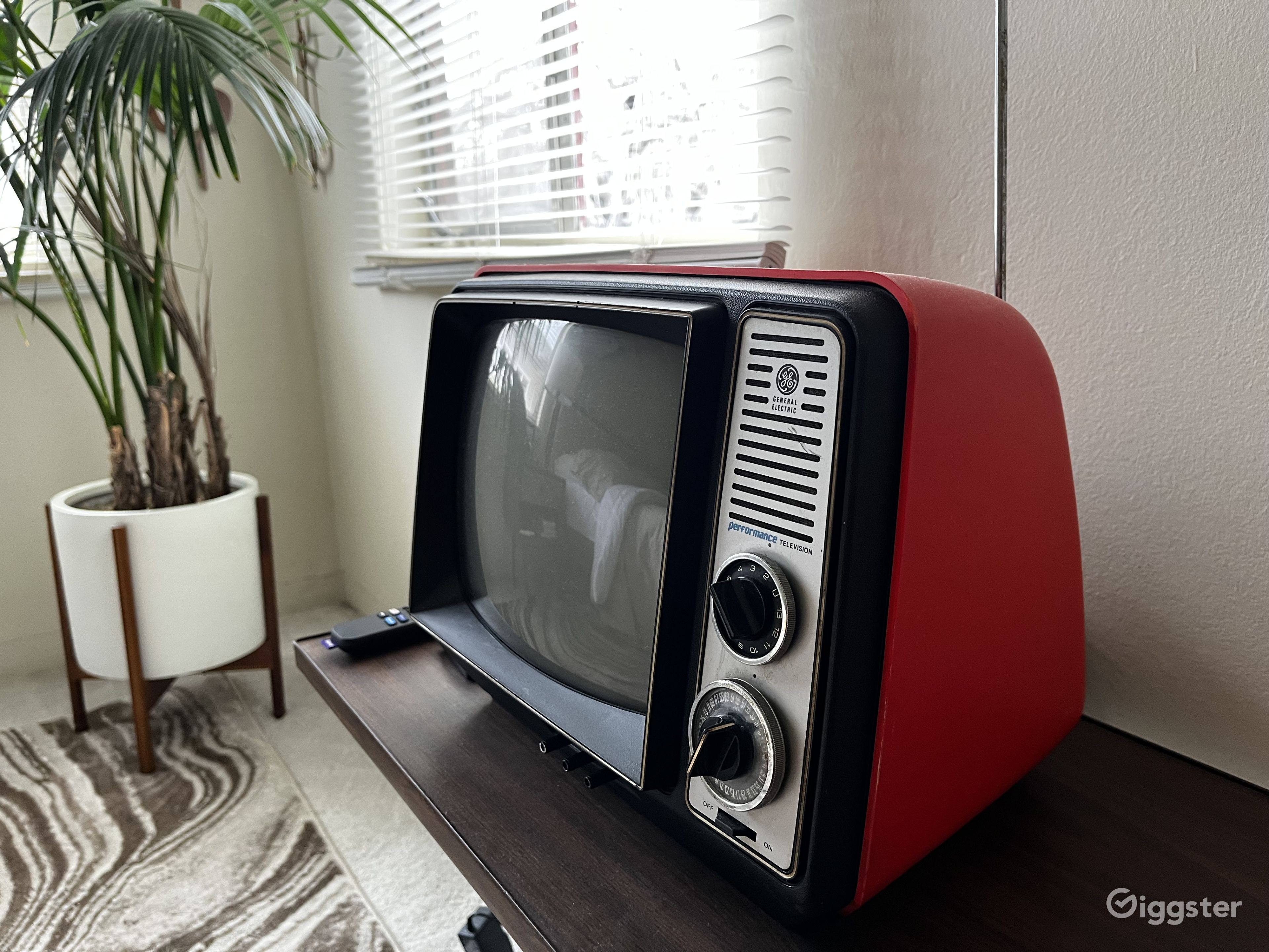 Mid Century Modern Apartment Vintage, Retro Rent this location on Giggster