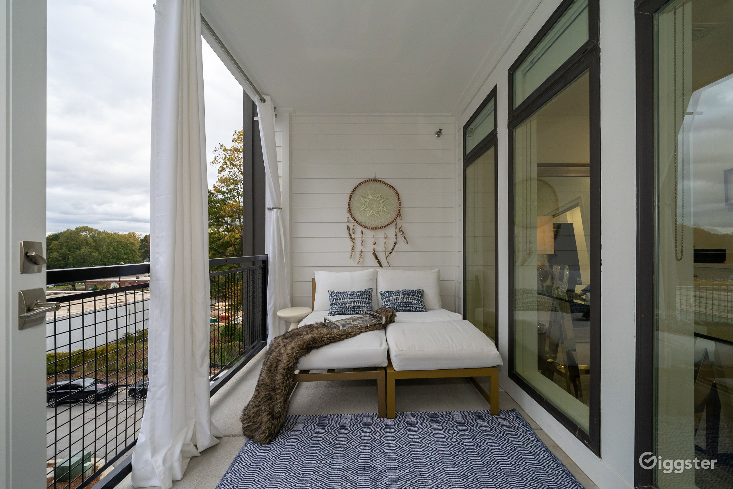 Luxury in Grant Park Rent this location on Giggster