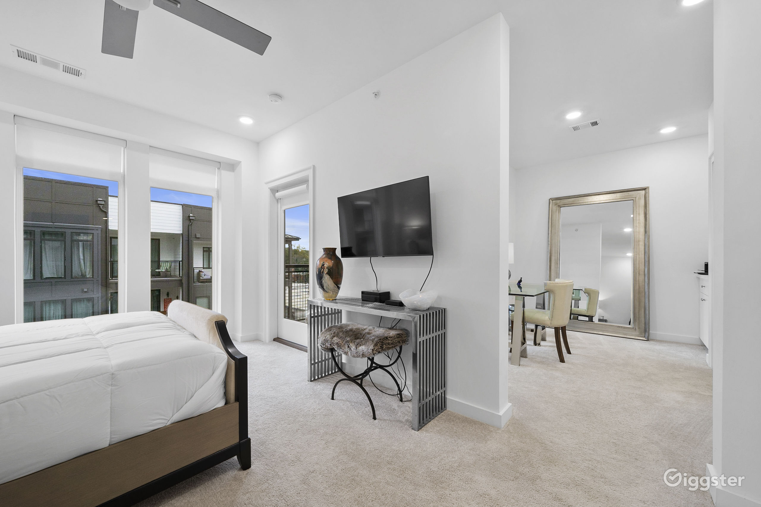 Luxury in Grant Park Rent this location on Giggster