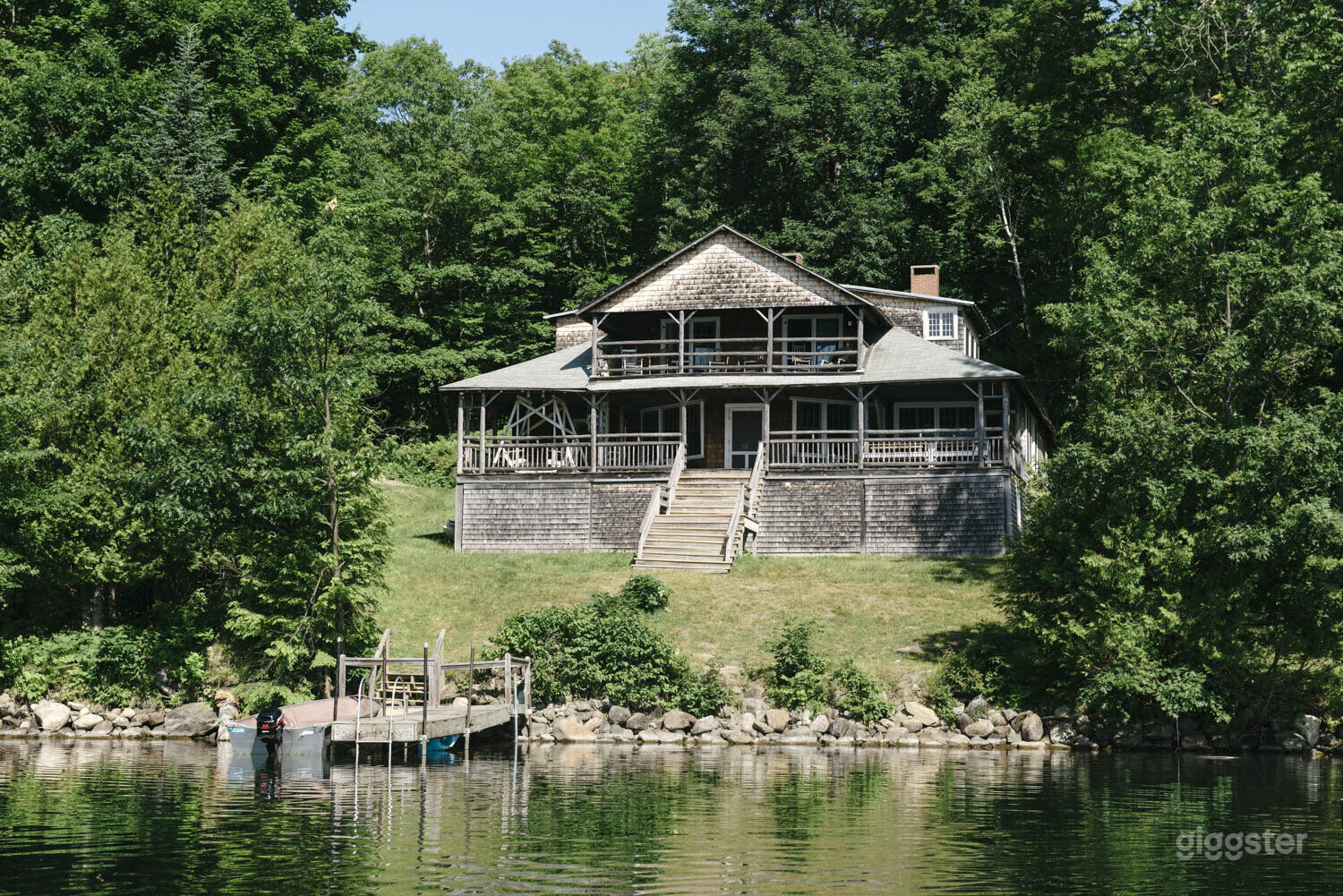 Stunning former hunting lodge on Maine lake, Industry