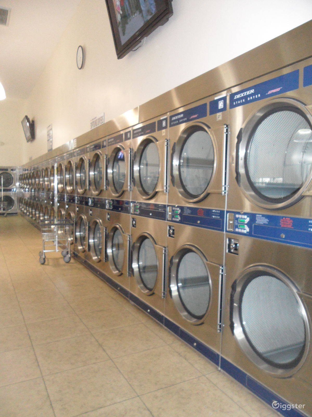 The Perfect Laundromat/Coin Laundry Space Rent this location on Giggster