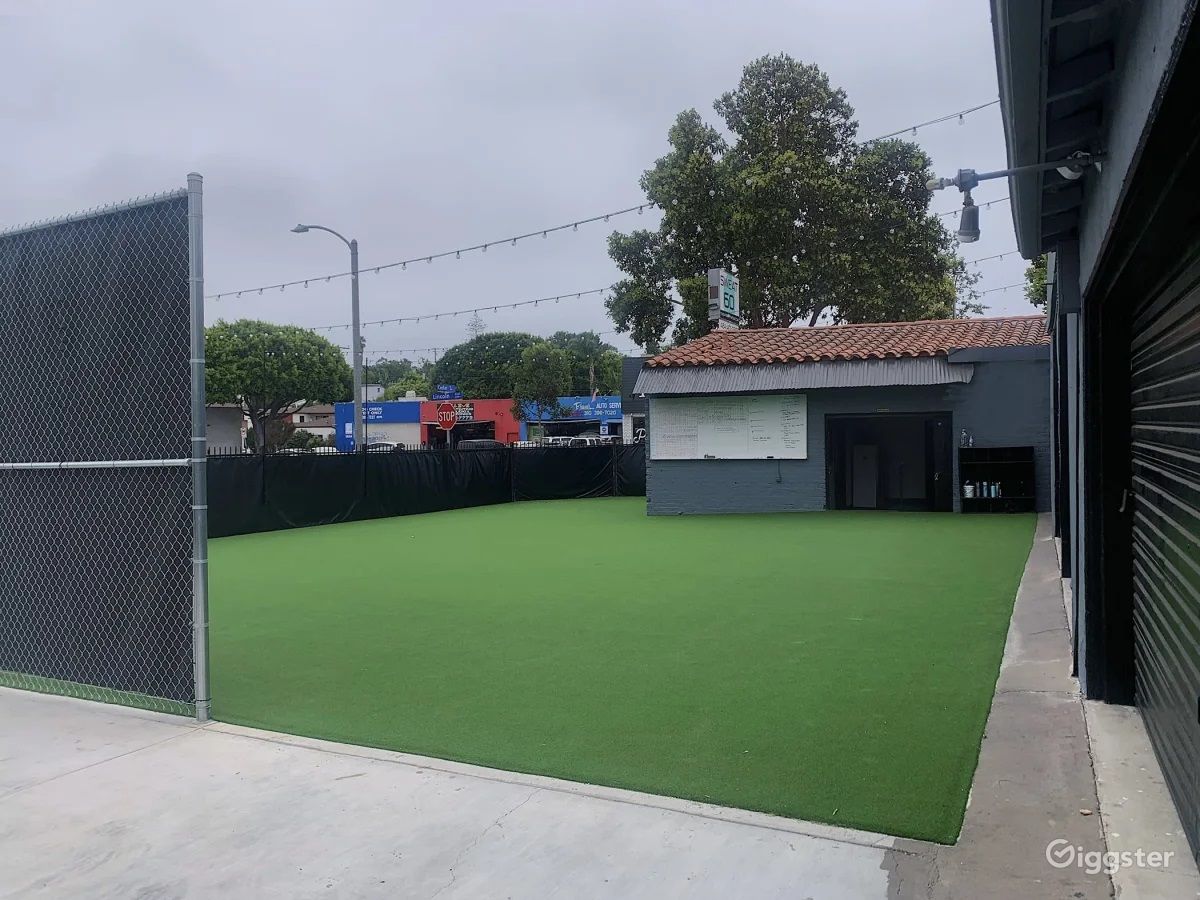 Open Air Indoor & Outdoor Gym with Turf | Rent this location on Giggster