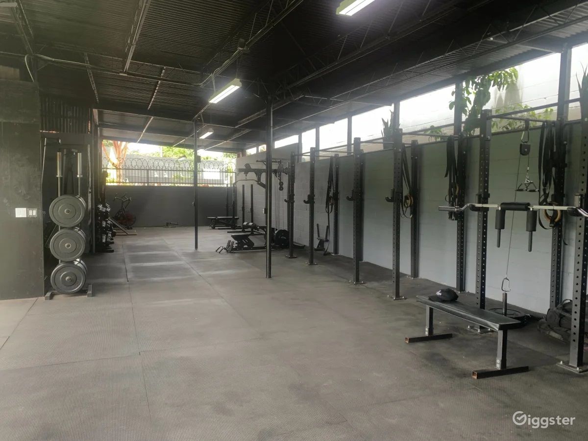 Open Air Indoor & Outdoor Gym with Turf | Rent this location on Giggster