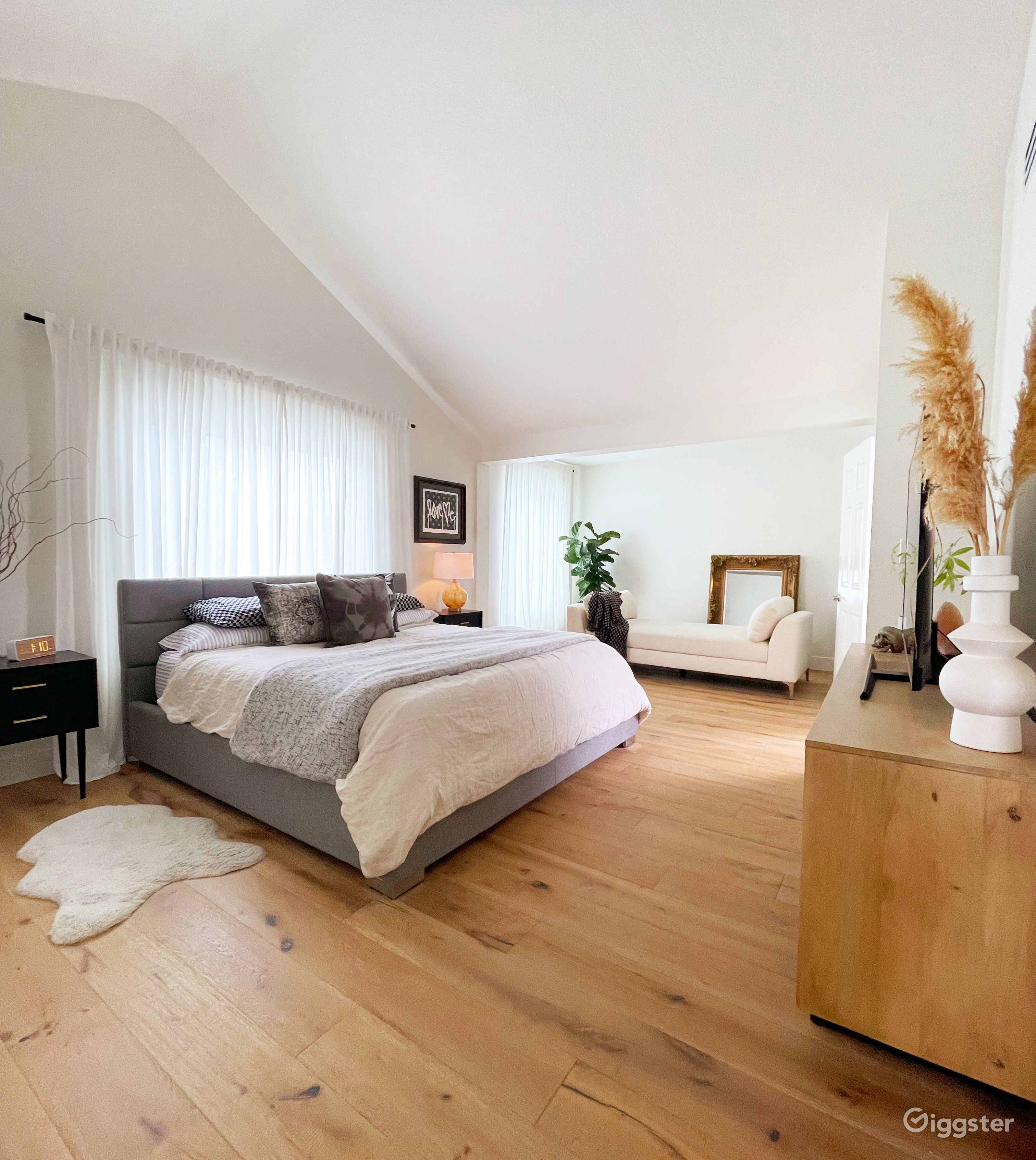 Beachy, Bright Family Home, Eastside Costa Mesa Rent this location on