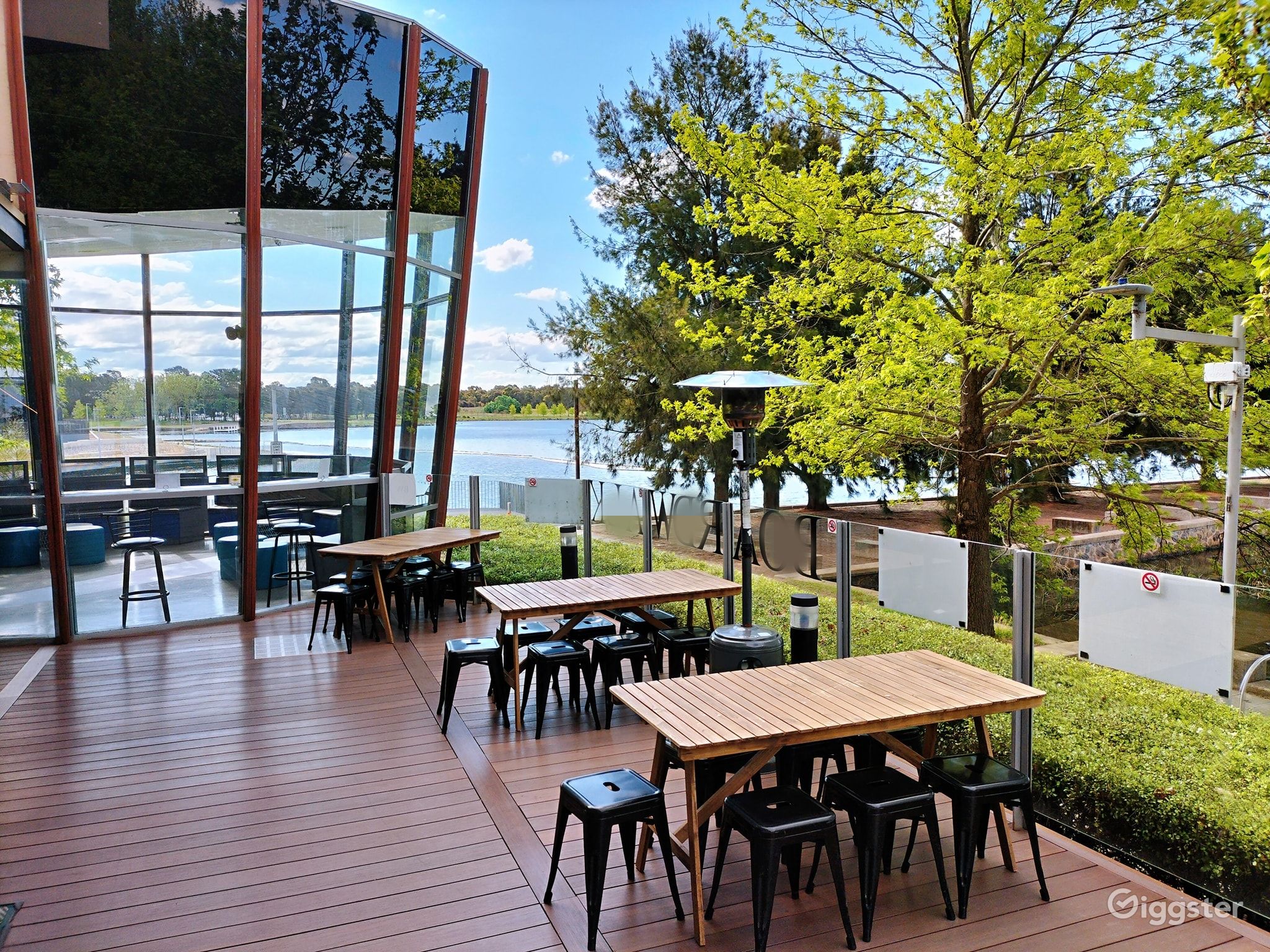 Fantastic Waterfront Modern Bar in Belconnen Rent this location on