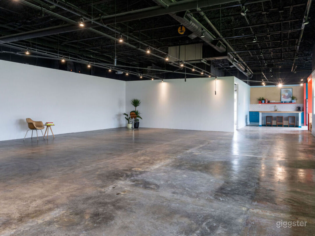 Main Studio: A spacious, open area adaptable to any photography style or scene. 
Also an excellent space for events of all kinds.