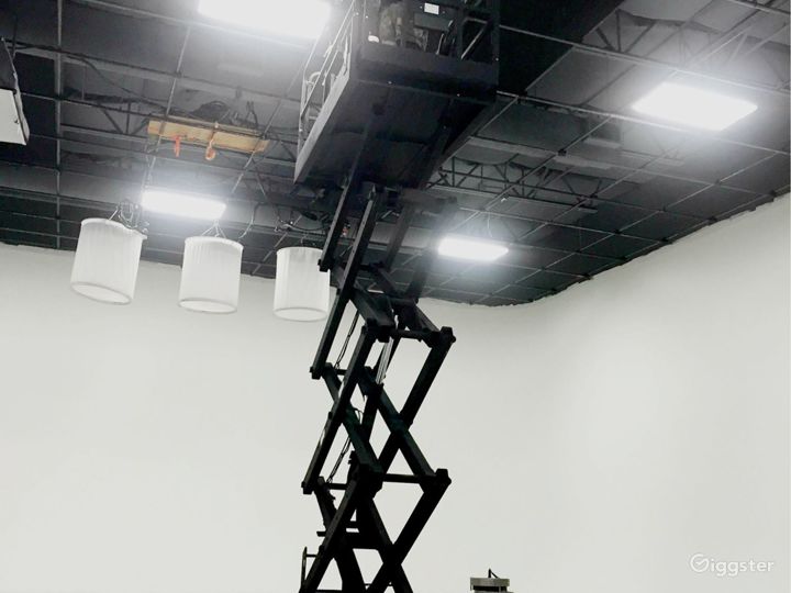 Scissor Lift in Studio