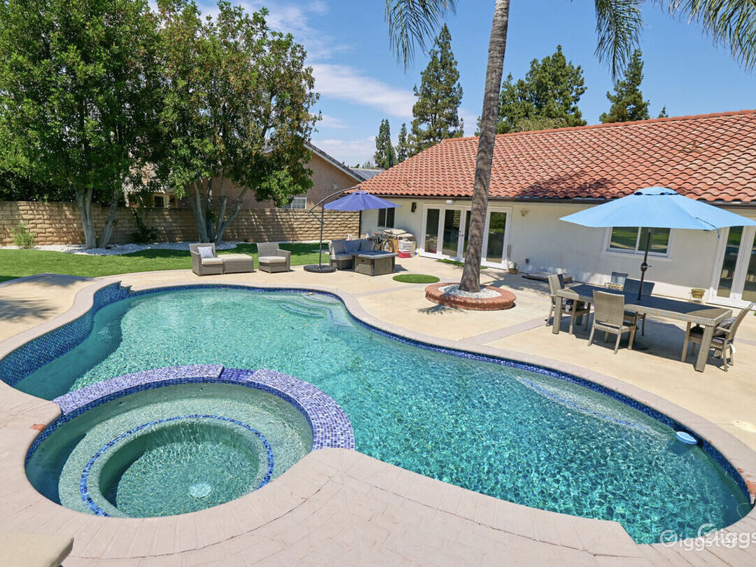  Huge Landscaped Backyard with Pool 