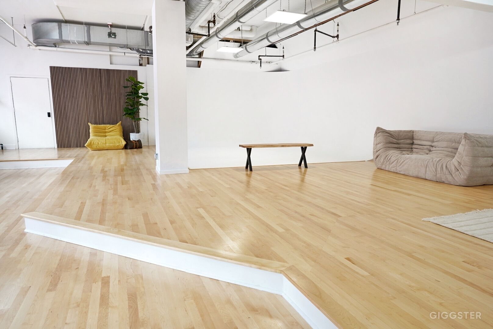 Picture of Prime downtown 1800 sqft + cyclorama wall | Rent this location on Giggster