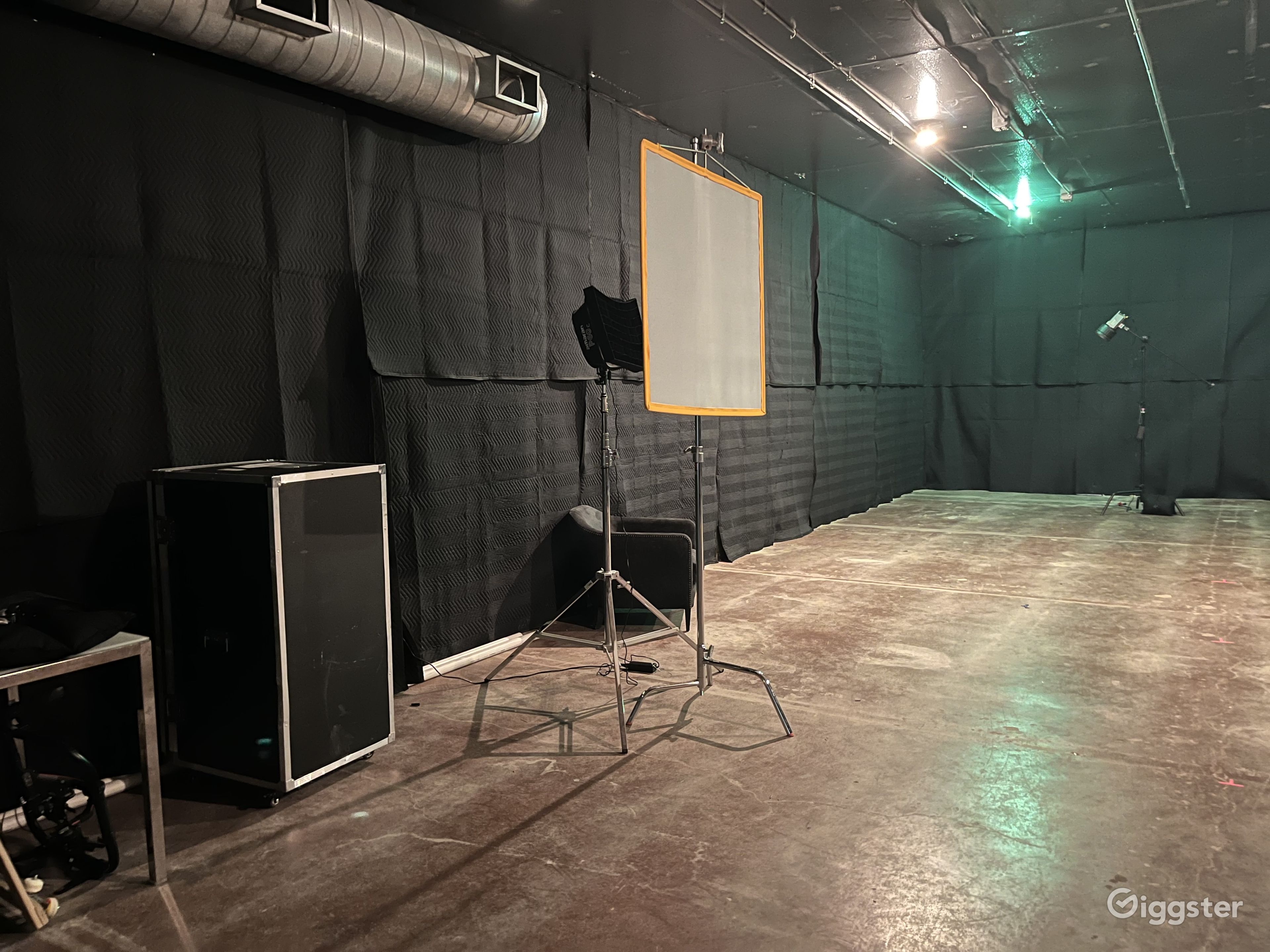 Premium Blackbox Studio Rent this location on Giggster