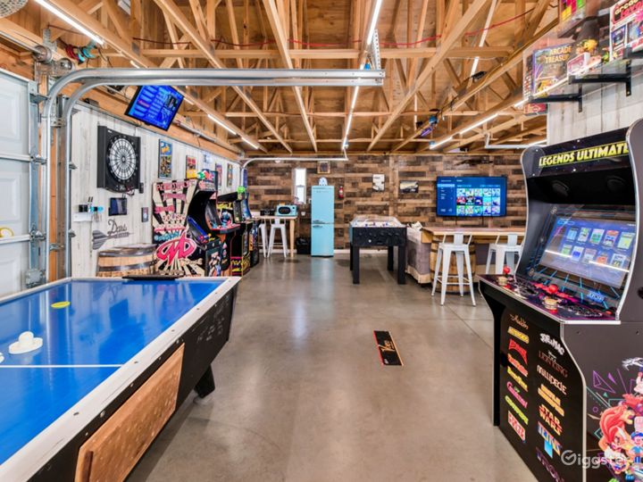 8 Acres Mountain Retreat with 4BR House and Gameroom (Buyout) Rent