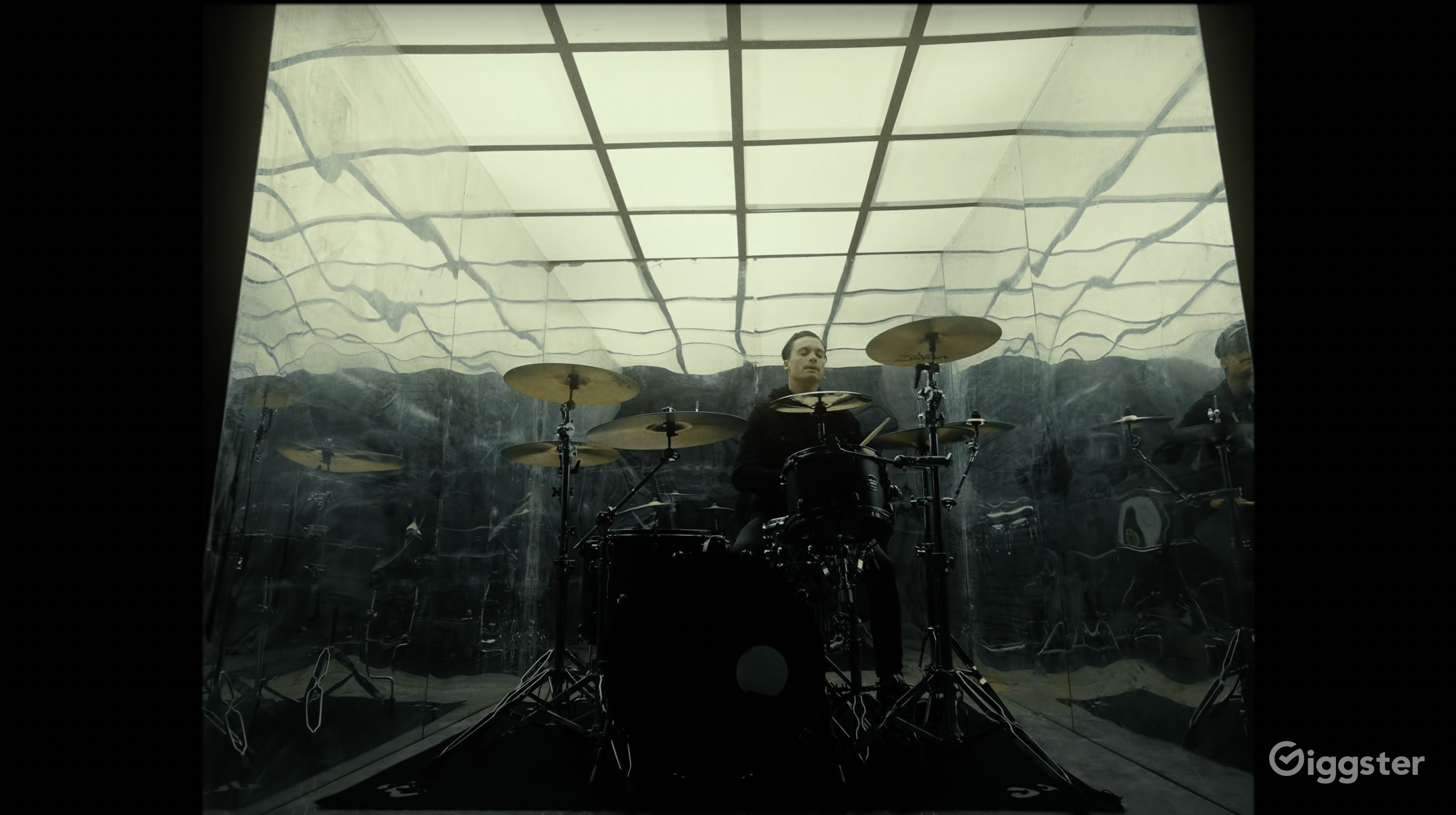 Mirror Box Set Rent this location on Giggster