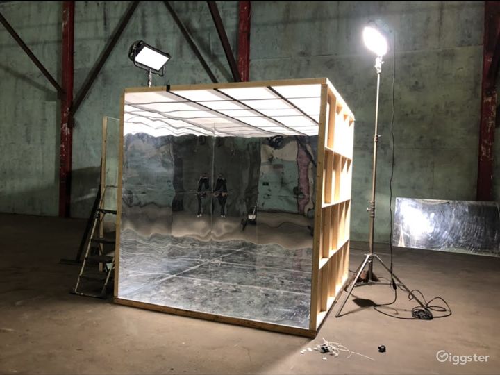 Mirror Box Set Rent this location on Giggster