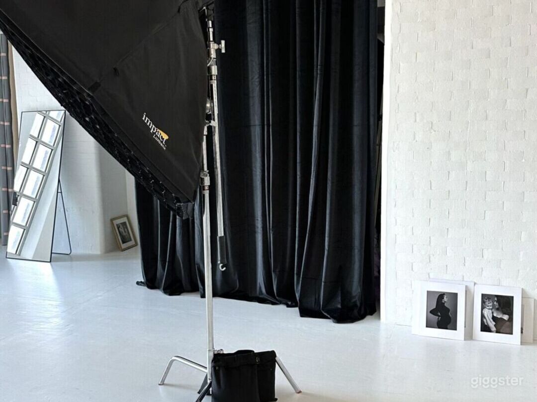 Bright &amp; Spacious All-White Loft Studio – JC Photo 2