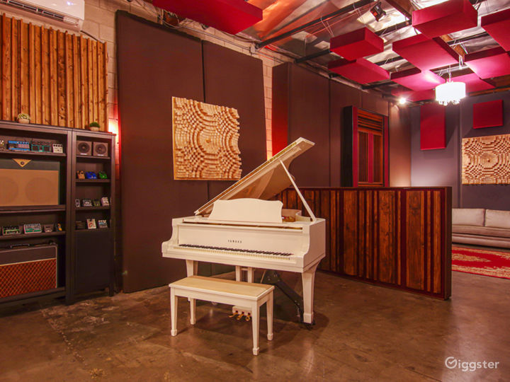 Luxury Sound Stage / Recording Studio Rent this location on Giggster
