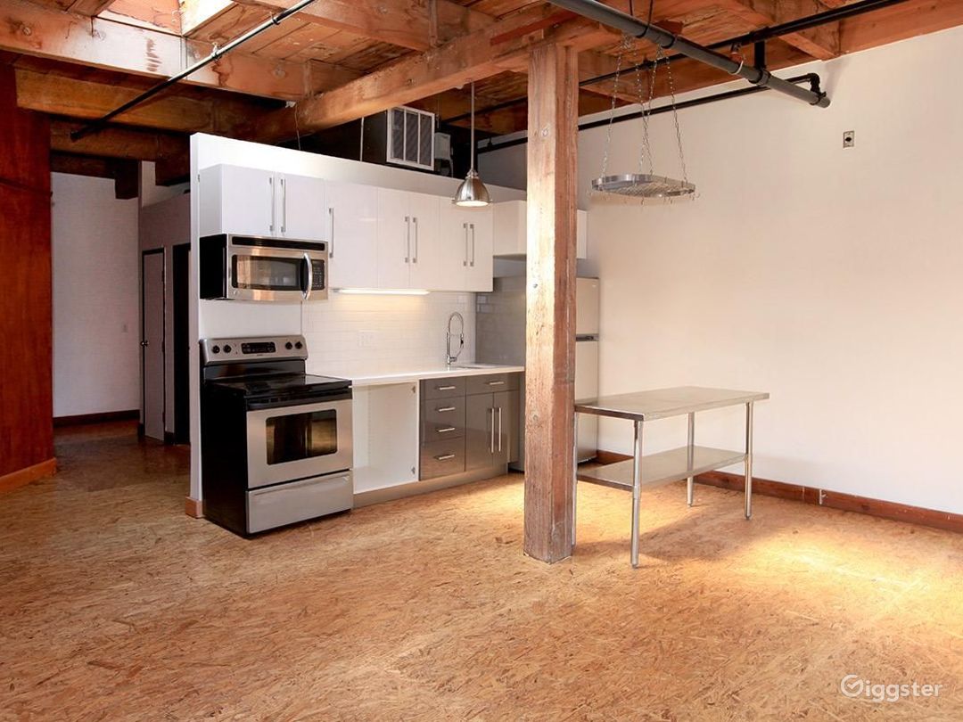 1348 SQFT Loft 302 Photo 3