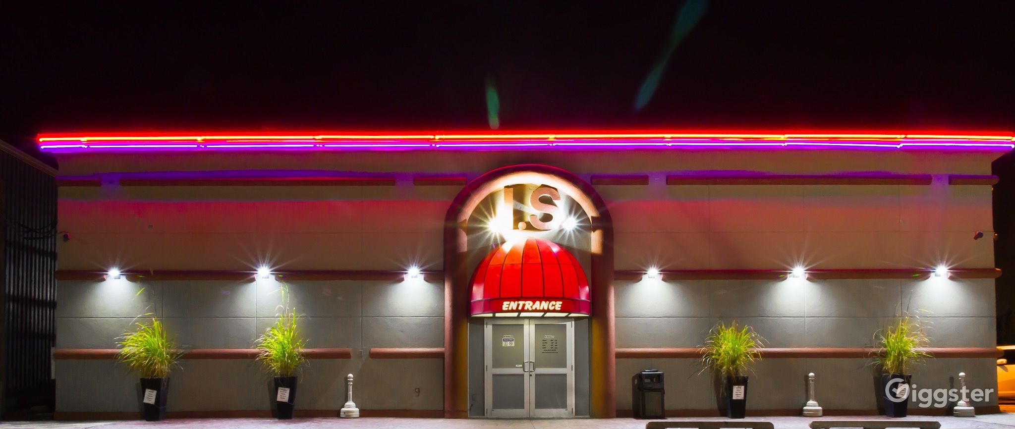 Upscale Gentlemen's Club/Adult Rent this location on Giggster