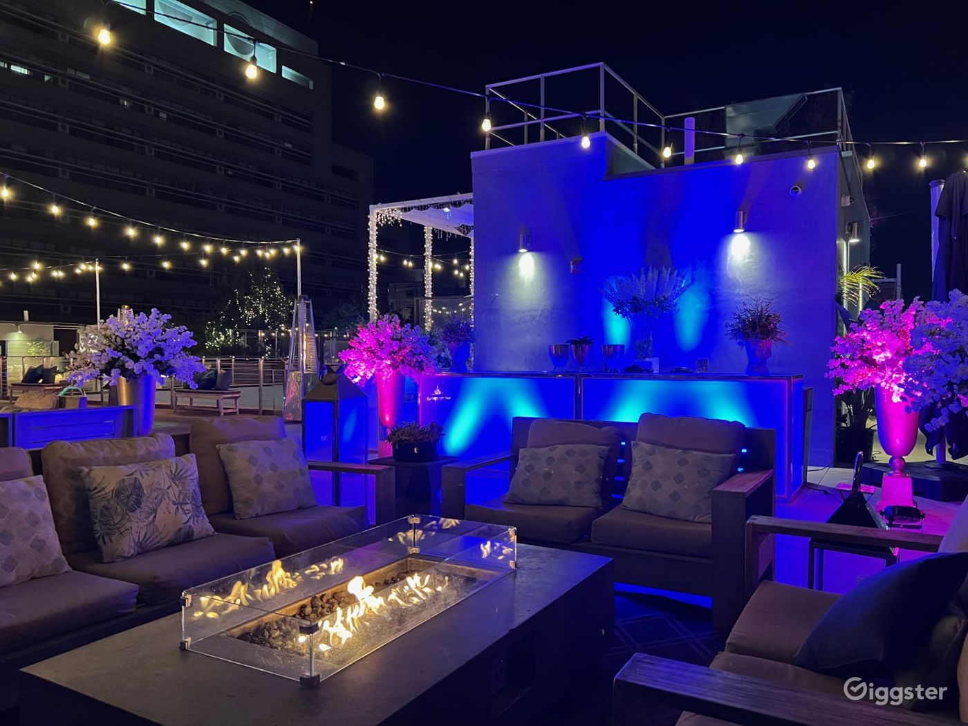 Rooftop w/ 360 Views of Downtown LA Rent this location on Giggster