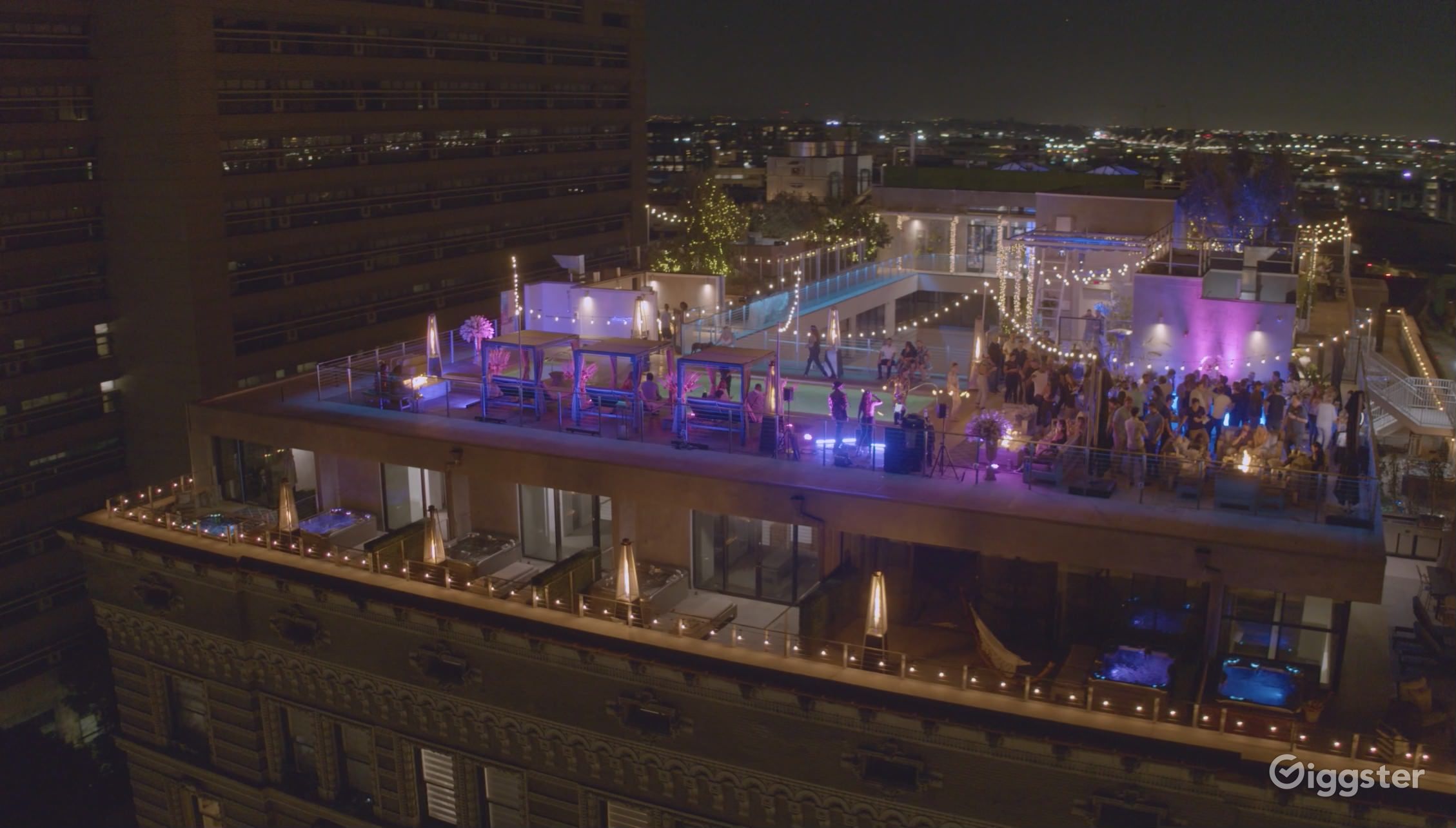 Rooftop w/ 360 Views of Downtown LA Rent this location on Giggster