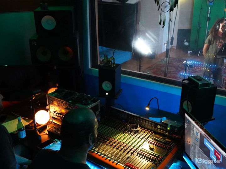 INTERROGATION ROOM | Rent this location on Giggster