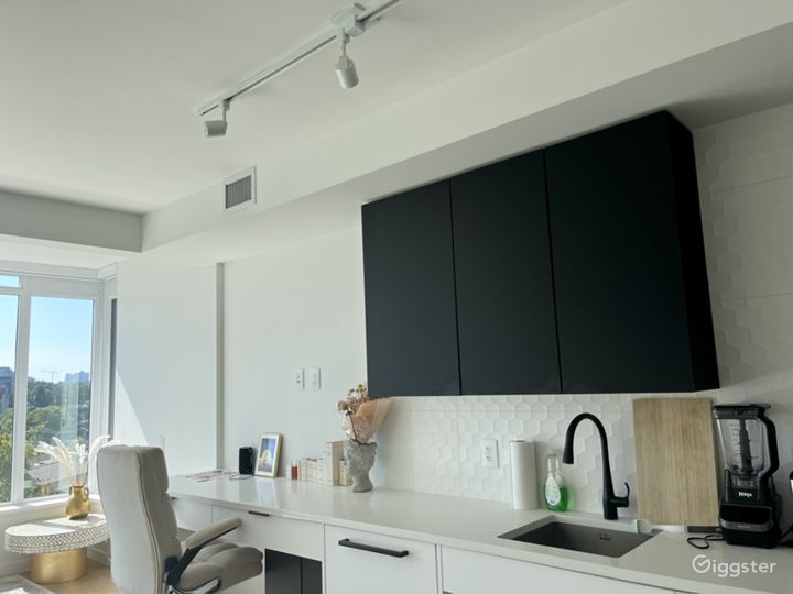 Bright Airy Natural Light Modern Studio Photo 4
