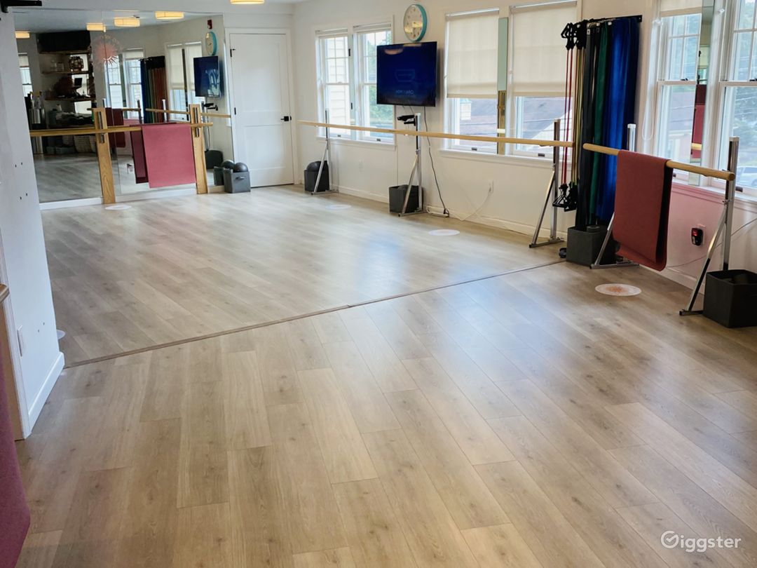 BARRE &amp; YOGA STUDIO