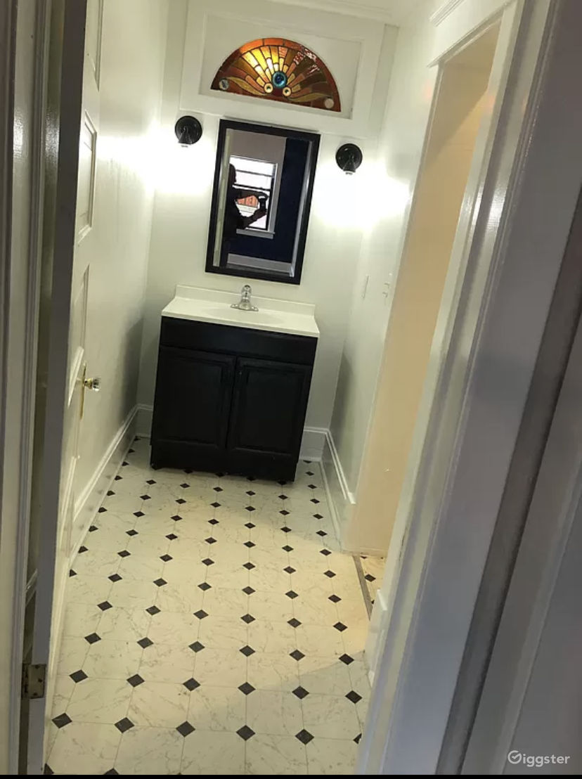 Convertible Studio Space near Plaza Rent this location on Giggster