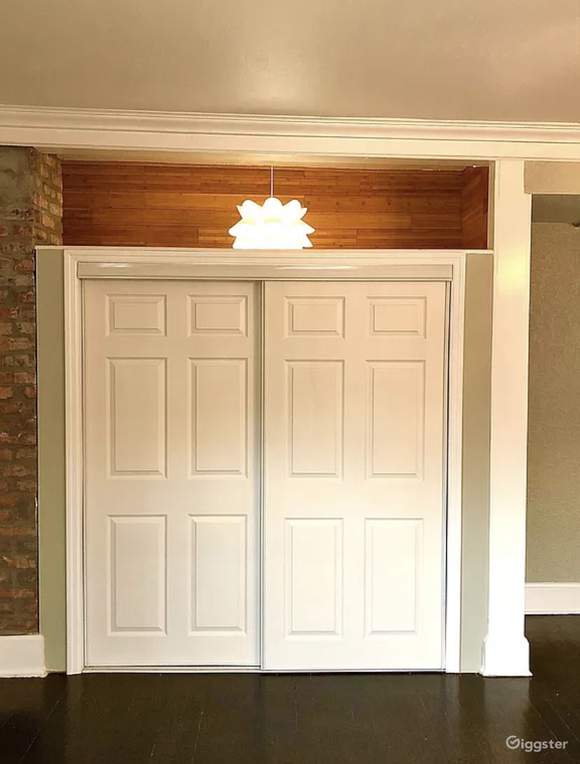 Convertible Studio Space near Plaza Rent this location on Giggster