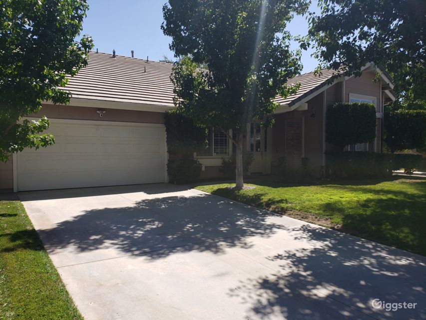 Single Story Pool Home in Santa Clarita Rent this location on Giggster