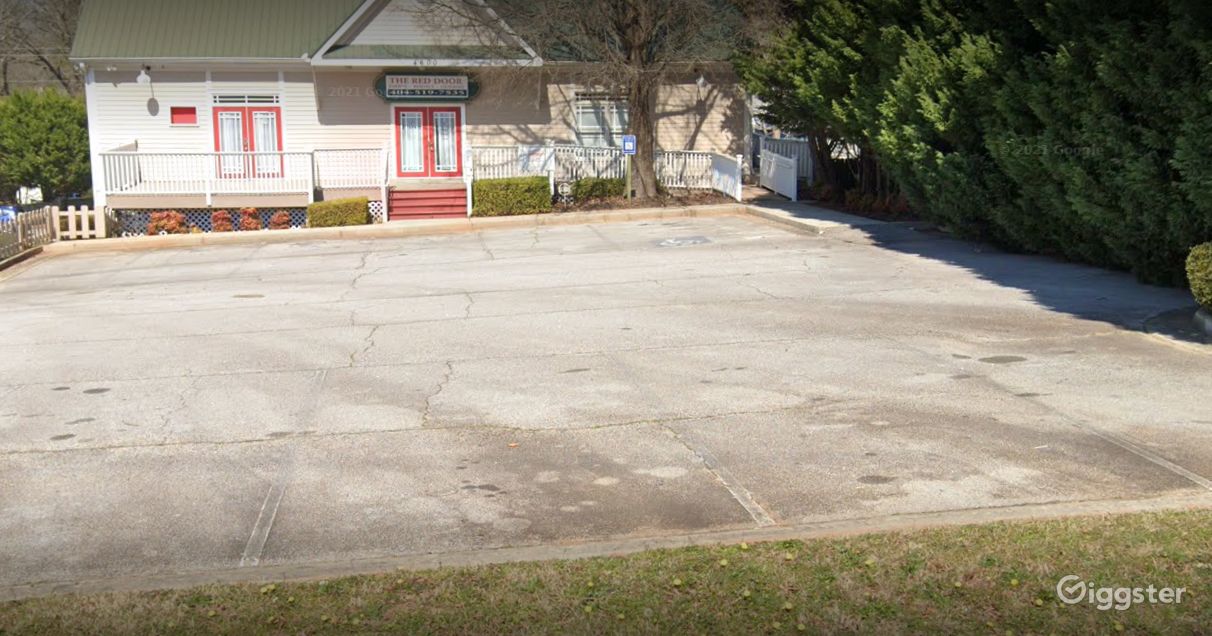Large and Spacious Parking Lot in Rent this location on Giggster