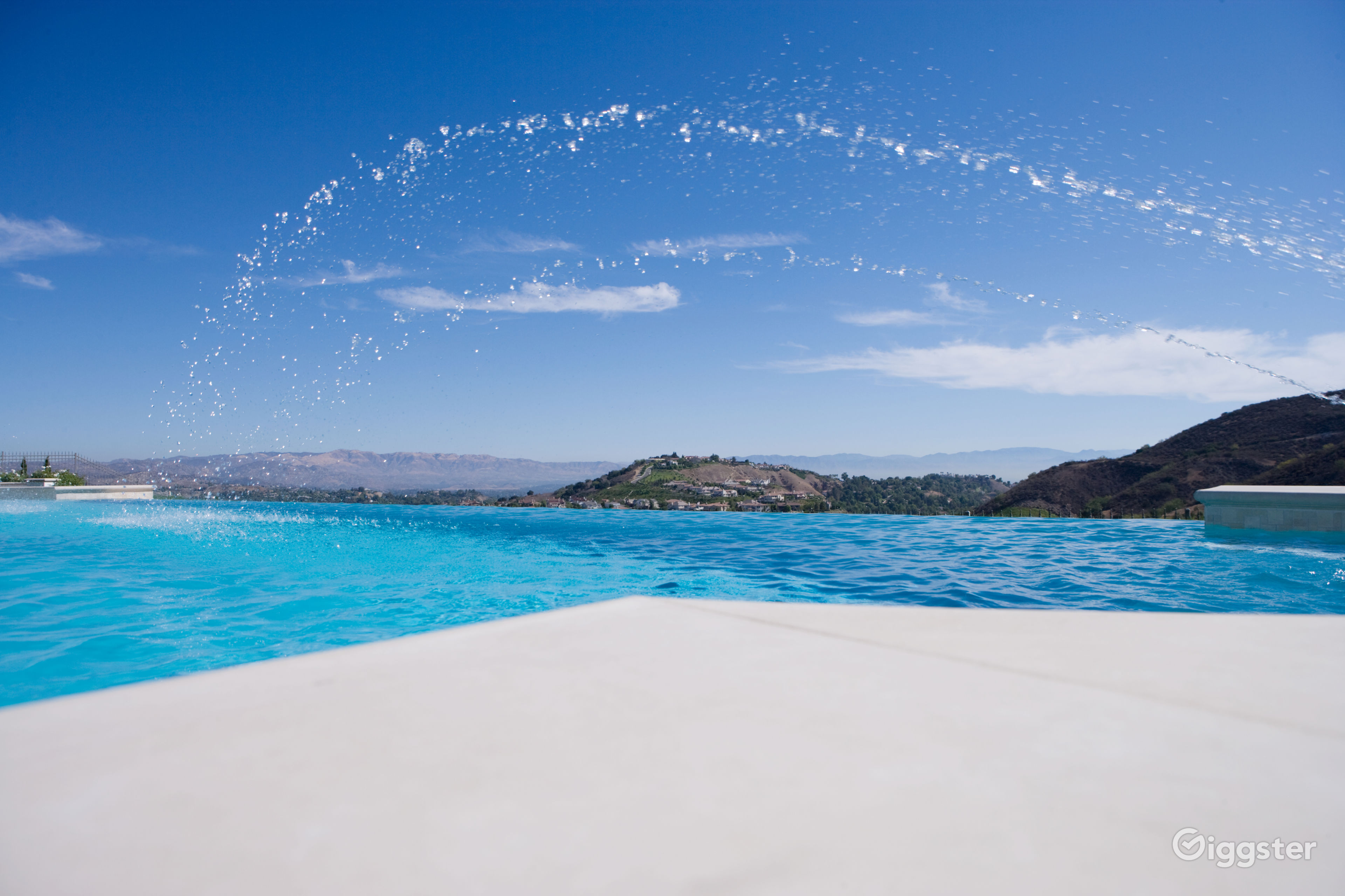 STUNNING CALABASAS LOCATION ESTATE AND STUDIO Rent this location on