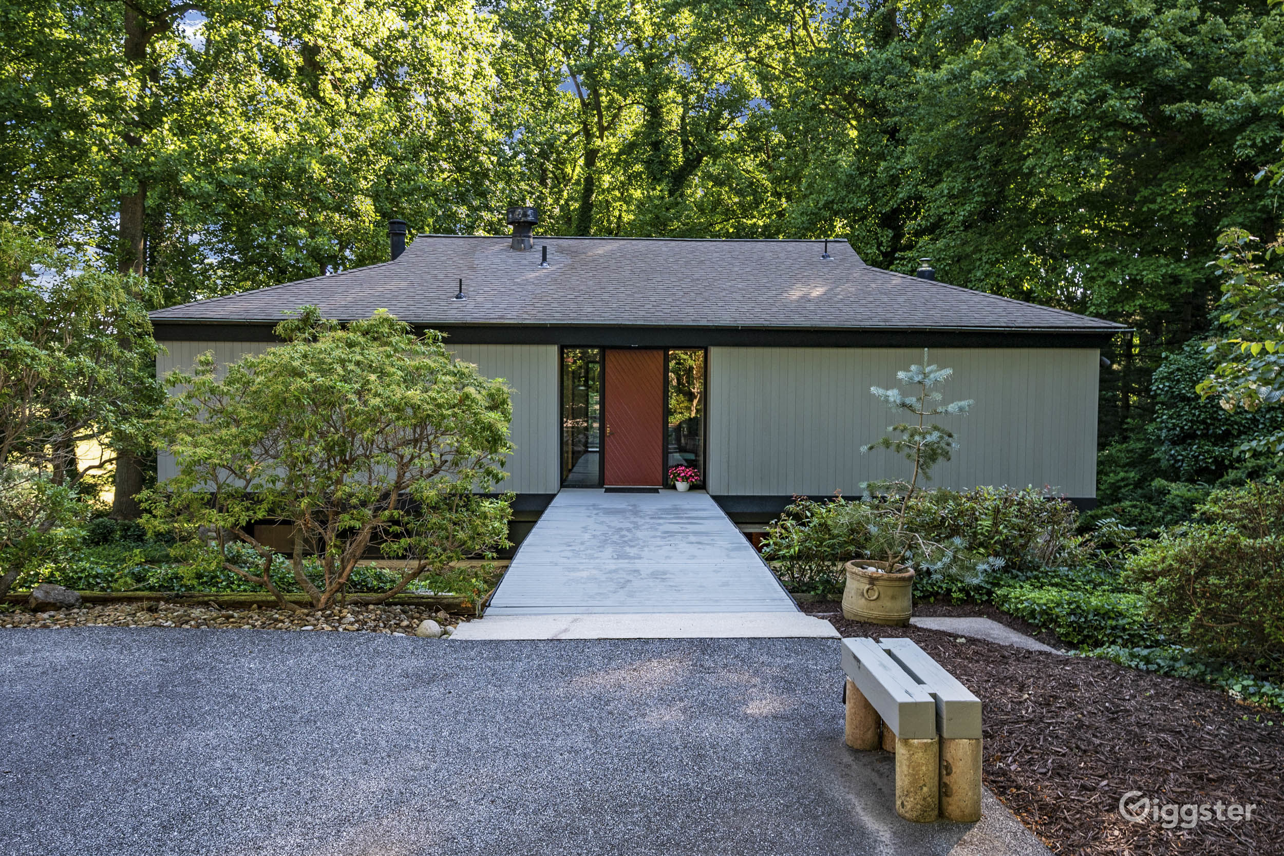 MidCentury Modern Home w/Guest House Rent this location on Giggster