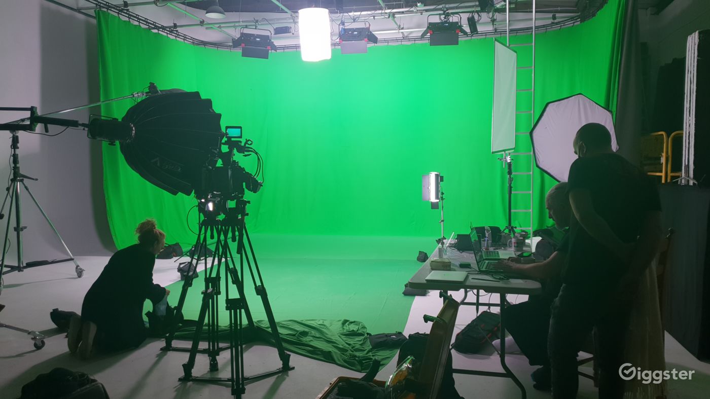 Popular and Affordable Film and Photo Studio in London Rent this