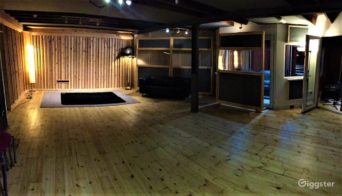 Music Studio in Newcastle Rent this location on Giggster