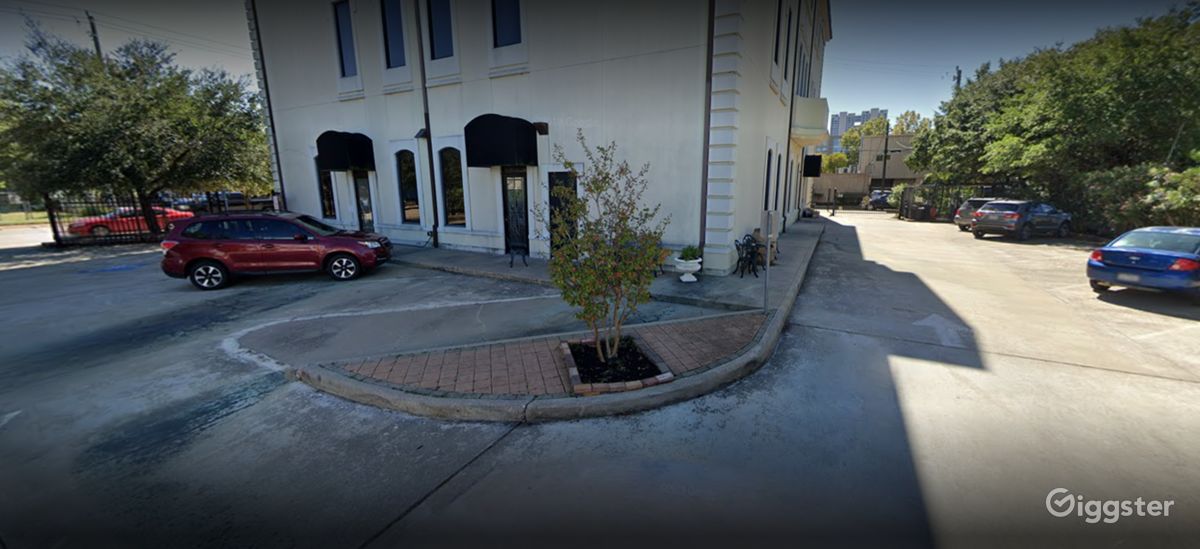 Spacious Private Parking Lot in Houston Rent this location on Giggster