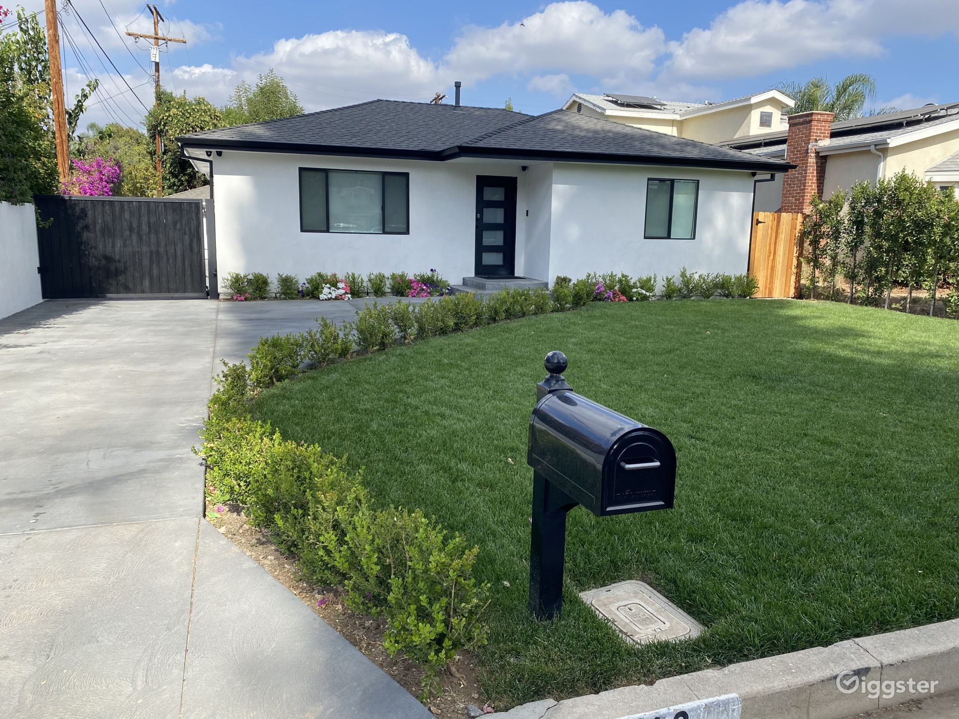 Modern Home in Woodland Hills Rent this location on Giggster