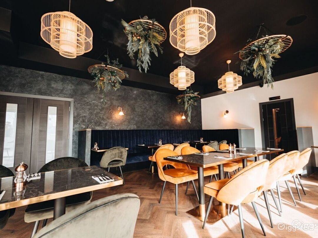 Gorgeous All In One Restaurant and Outdoor Space Photo 3