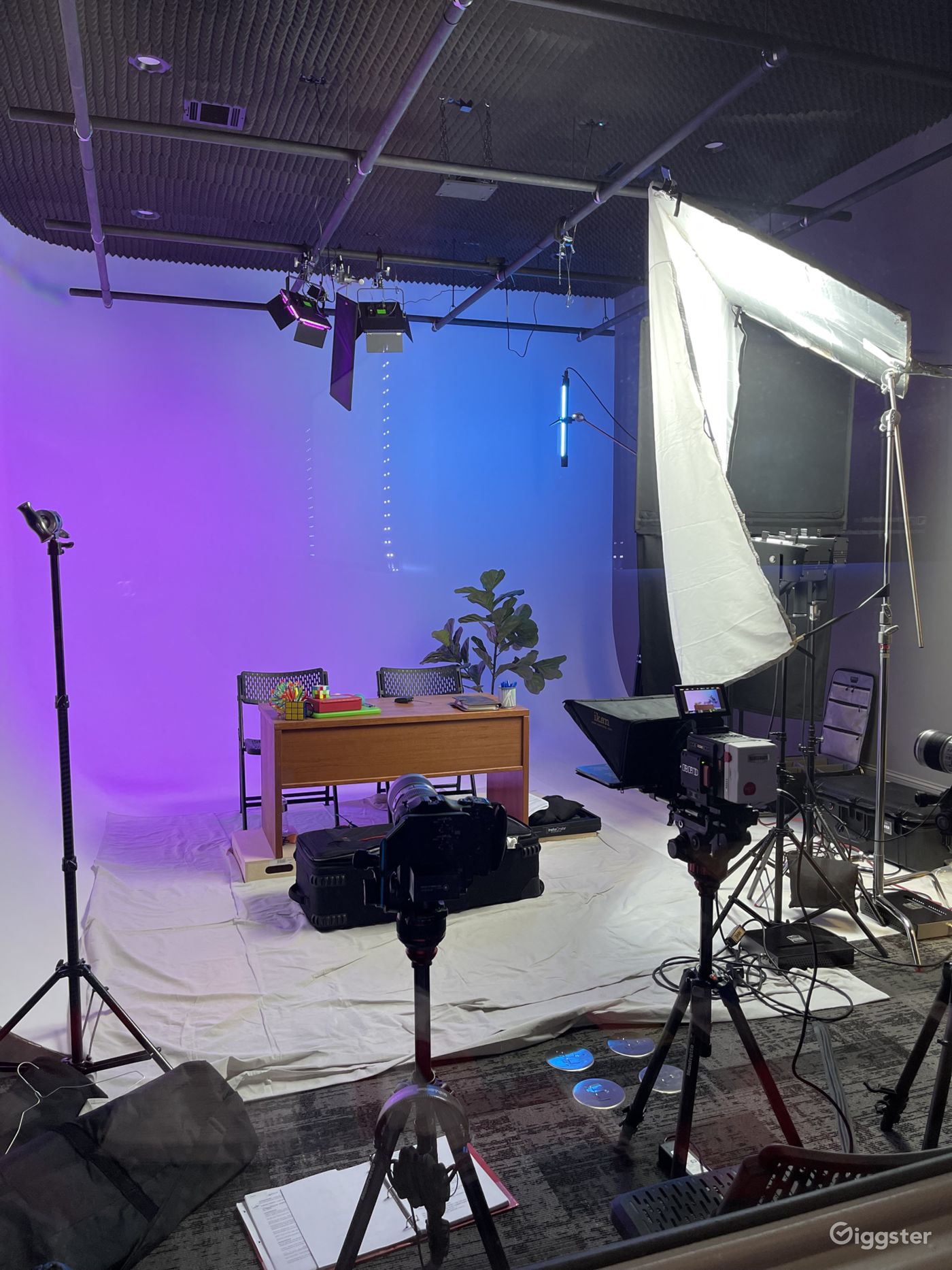 2 Wall Cyclorama/ Soundstage Modern Studio Rent this location on Giggster