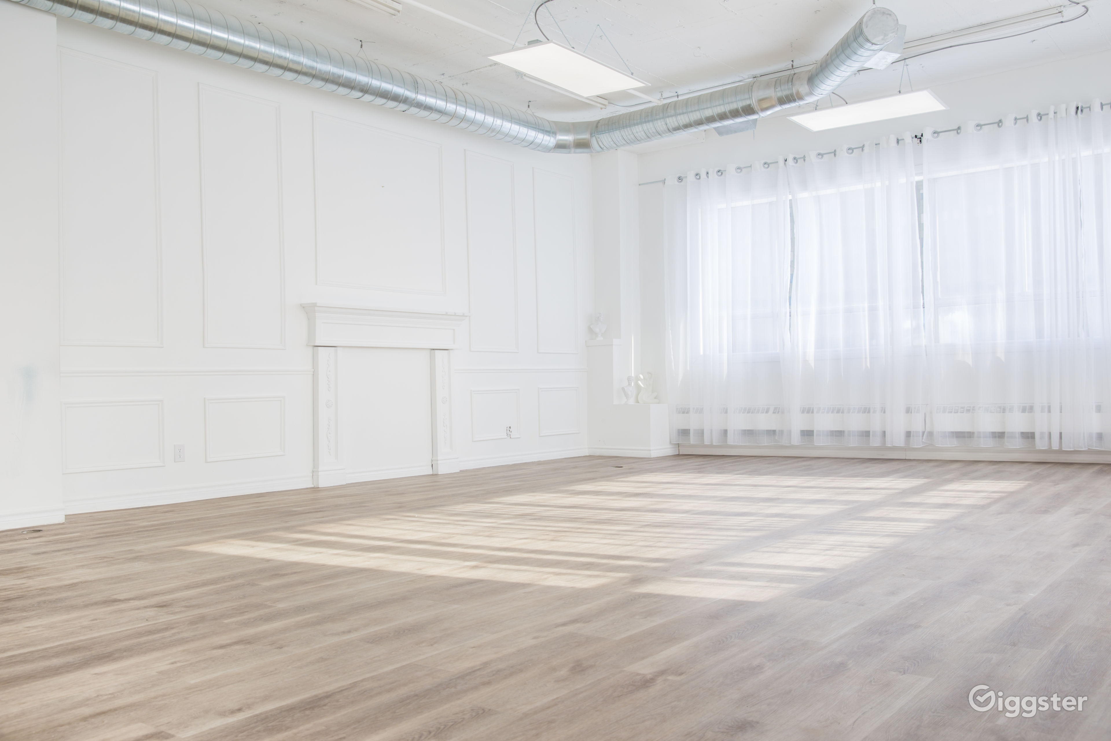 Spacious and bright event room Rent this location on Giggster