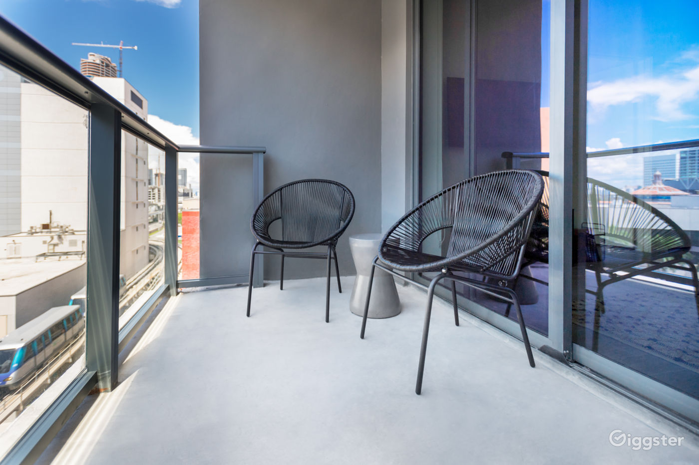 2Bedroom Apartment in The Heart of Downtown Miami Rent this location