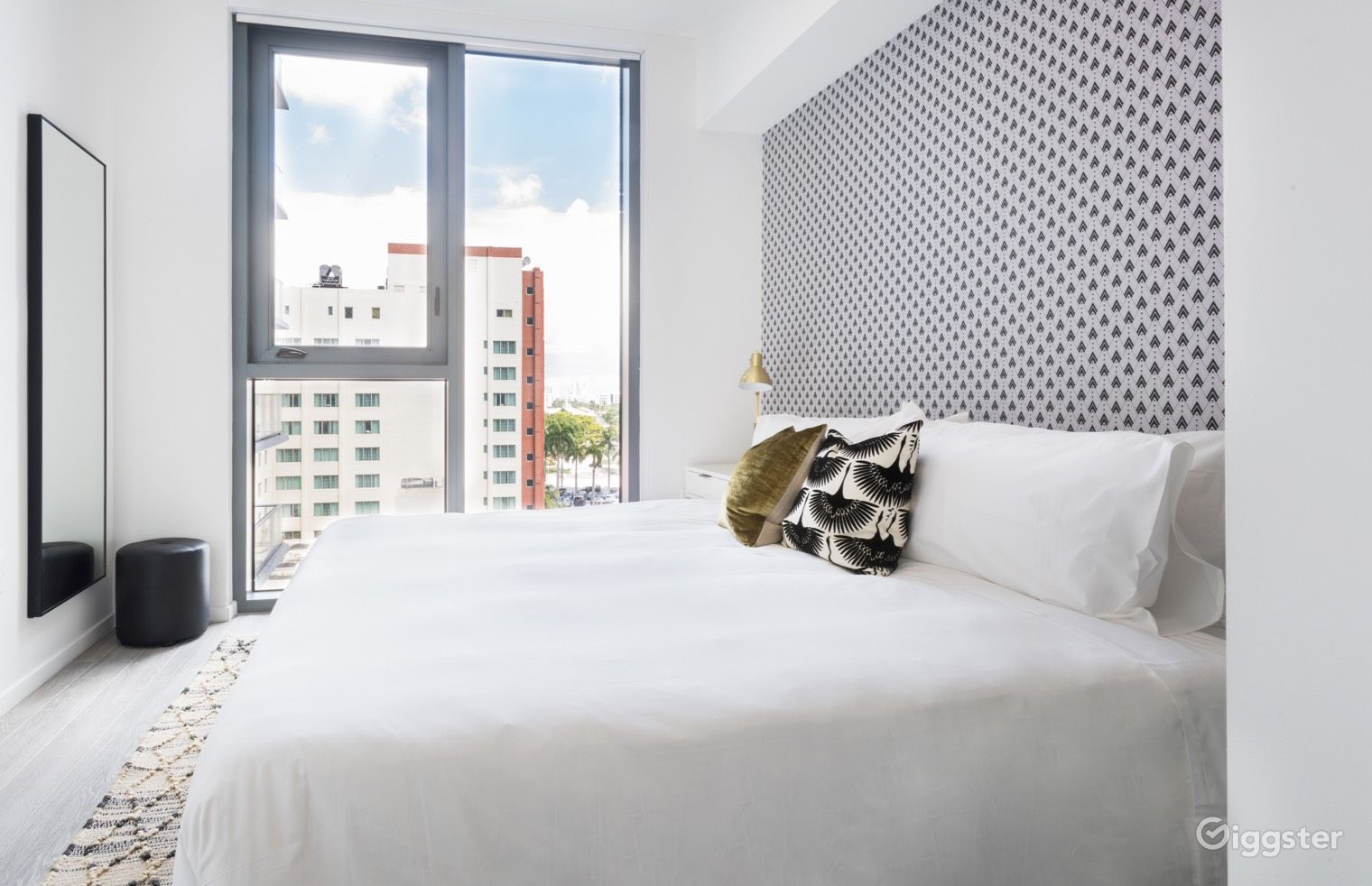 2Bedroom Apartment in The Heart of Downtown Miami Rent this location