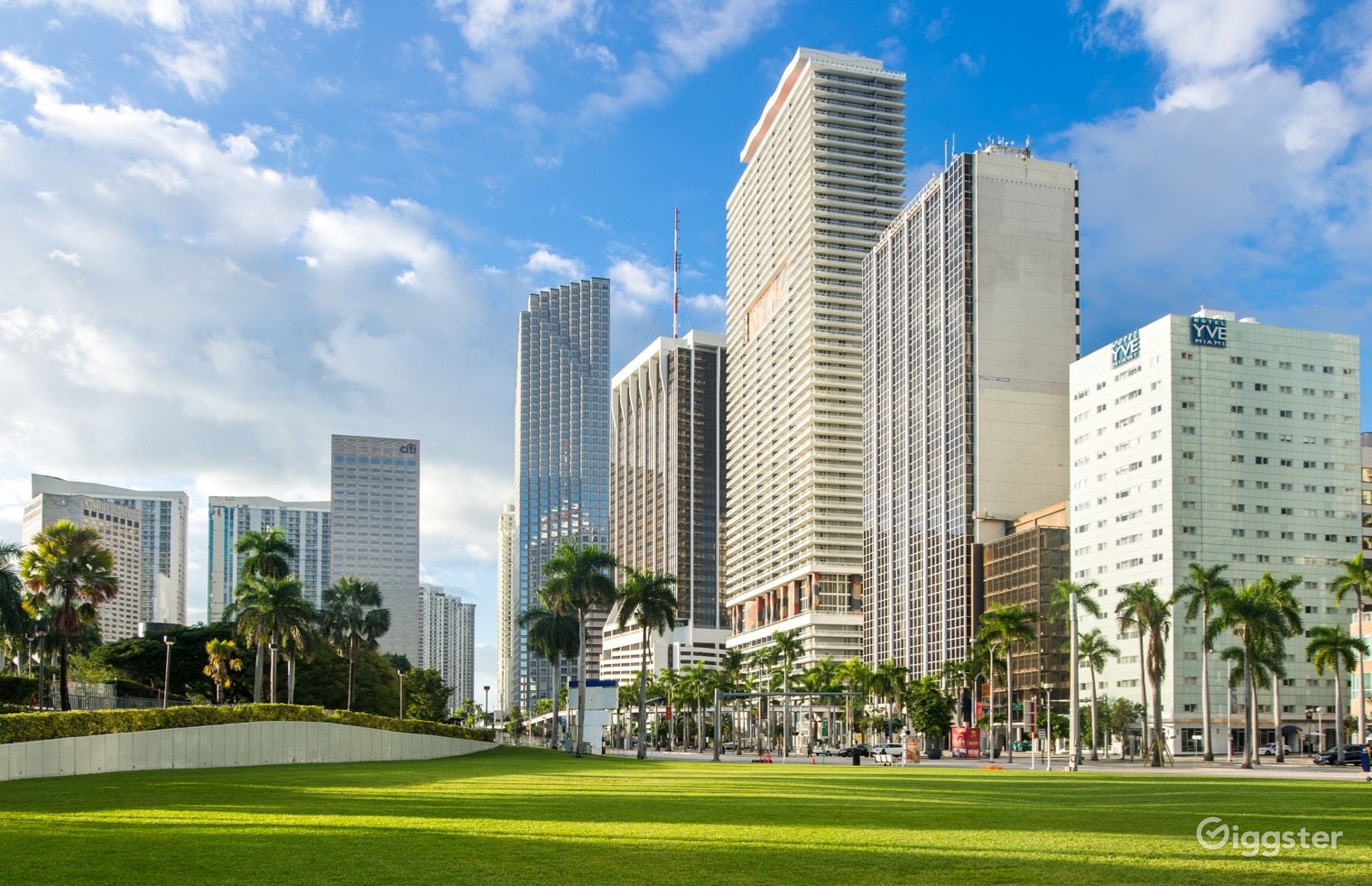 2Bedroom Apartment in The Heart of Downtown Miami Rent this location