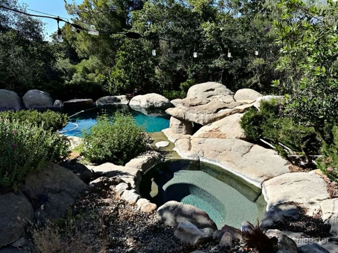 Seahorse Castle Grotto Pool | Rent this location on Giggster
