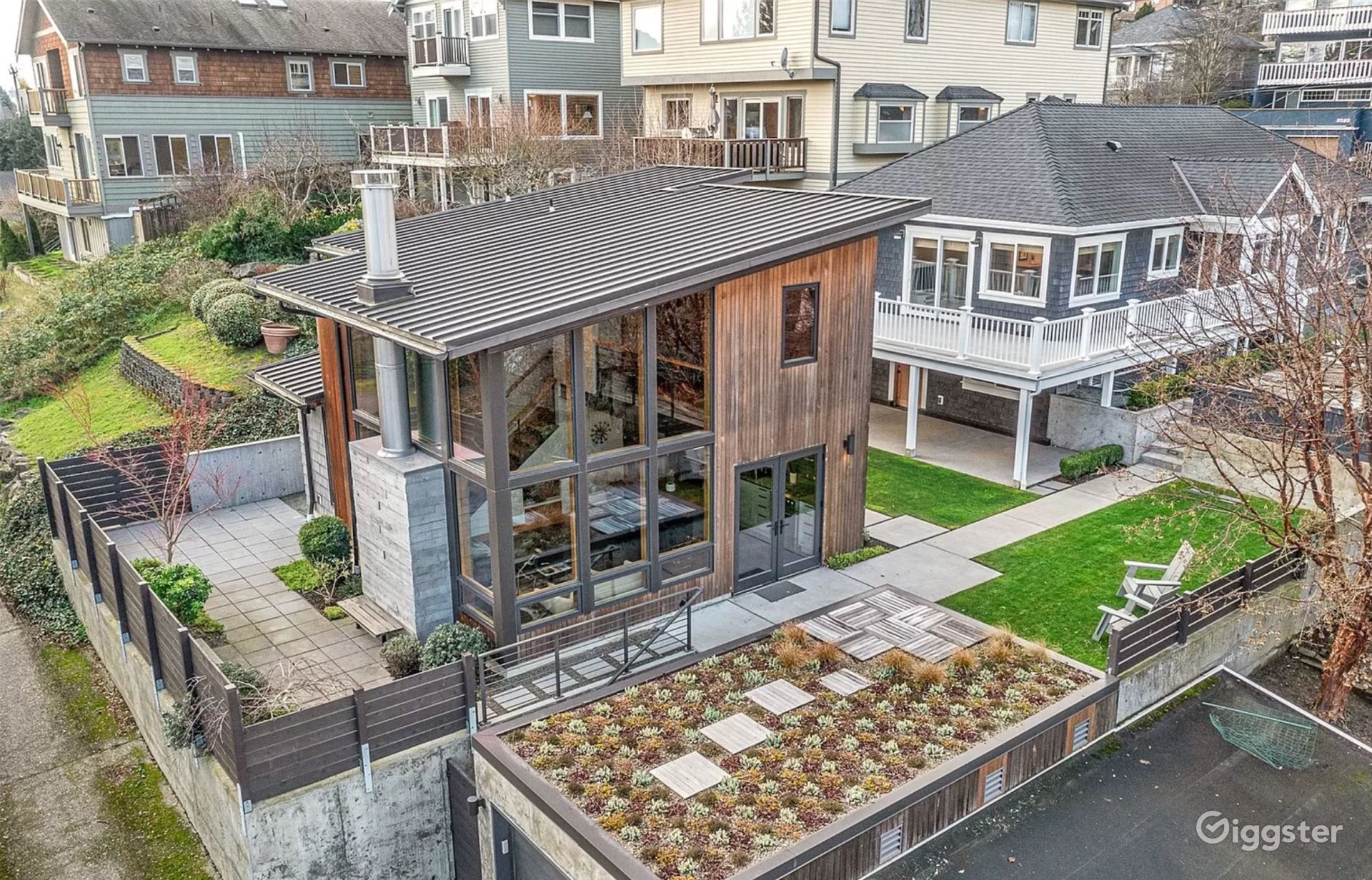 modern-magnolia-floor-to-high-ceiling-windows-rent-this-location-on